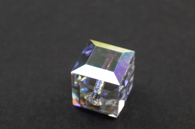 Бусина куб Swarovski 5601 #001 ABB 8мм Crystal Aurore Boreale B, 5601-8-001-241, 1шт Бусина куб Swarovski 5601 #001 ABB 8мм Crystal Aurore Boreale B, 5601-8-001-241, 1шт
