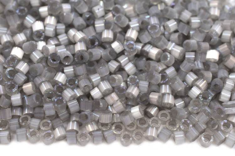 Бисер японский MIYUKI Delica цилиндр 11/0 DB-1817 дымчатый серый, шелковый сатин, 5 грамм Бисер японский MIYUKI Delica цилиндр 11/0 DB-1817 дымчатый серый, шелковый сатин, 5 грамм