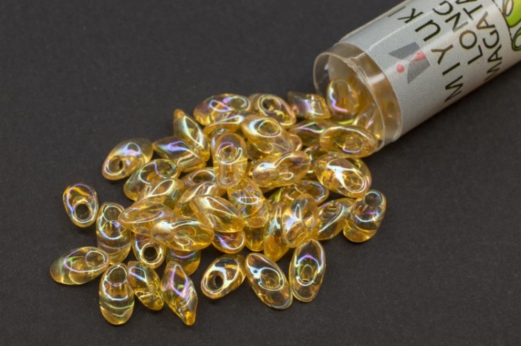 Бисер японский MIYUKI Long Magatama #0251-TB светлый топаз, радужный прозрачный, 1 туба (около 8 грамм) Бисер японский MIYUKI Long Magatama #0251-TB светлый топаз, радужный прозрачный, 1 туба (около 8 грамм)