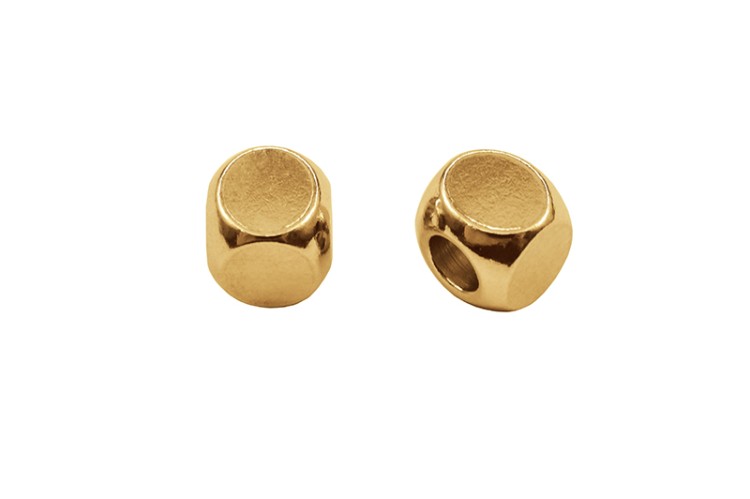 Бусина разделительная Куб 4х4х4мм, отверстие 2мм, цвет золото, хирургическая сталь, 24-205, 2шт Бусина разделительная Куб 4х4х4мм, отверстие 2мм, цвет золото, хирургическая сталь, 24-205, 2шт