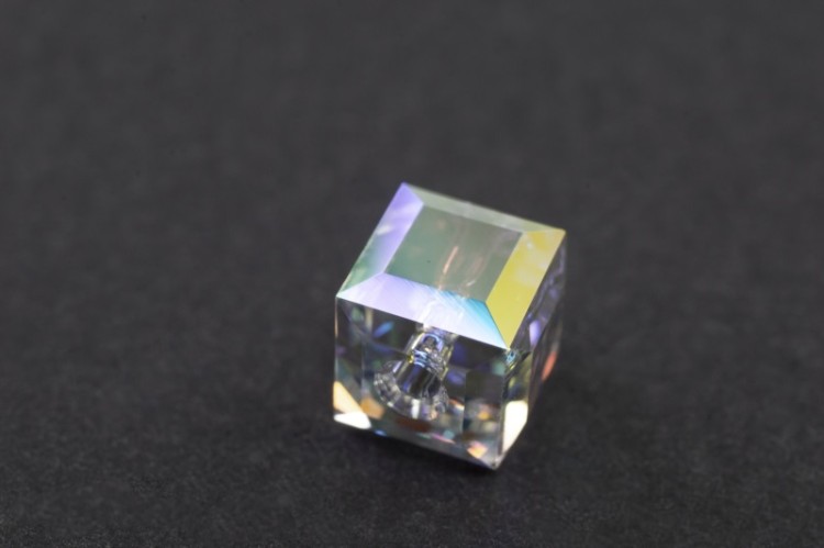 Бусина куб Swarovski 5601 #001 ABB 6мм Crystal Aurore Boreale B, 5601-6-001-241, 1шт Бусина куб Swarovski 5601 #001 ABB 6мм Crystal Aurore Boreale B, 5601-6-001-241, 1шт
