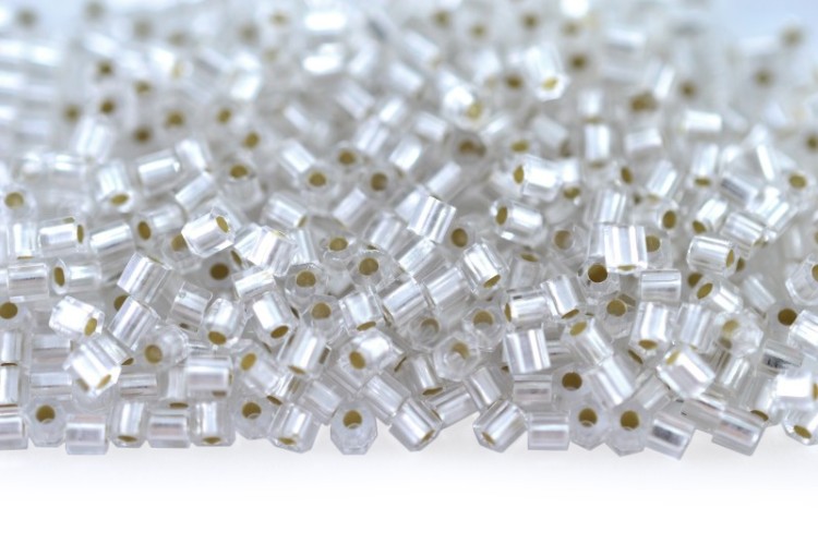 Бисер японский TOHO Hexagon шестиугольный 11/0 #0021F хрусталь матовый, серебряная линия внутри, 5 грамм Бисер японский TOHO Hexagon шестиугольный 11/0 #0021F хрусталь матовый, серебряная линия внутри, 5 грамм