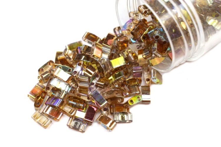 Бисер японский MIYUKI Half TILA #55019 Crystal Brown Rainbow, радужный прозрачный, 5 грамм Бисер японский MIYUKI Half TILA #55019 Crystal Brown Rainbow, радужный прозрачный, 5 грамм