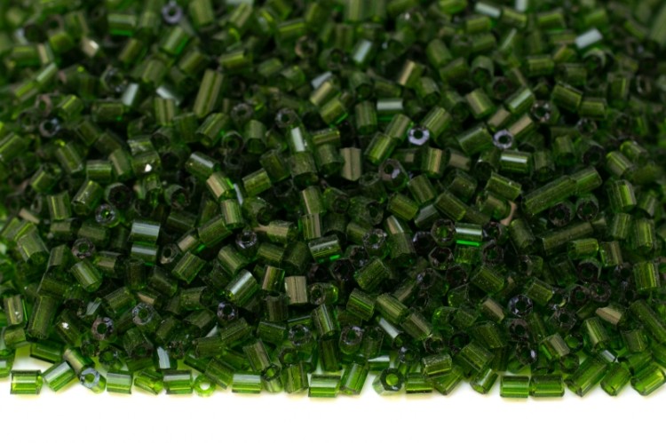 Бисер китайский рубка размер 11/0, цвет 0025А зеленый прозрачный, 450г Бисер китайский рубка размер 11/0, цвет 0025А зеленый прозрачный, 450г