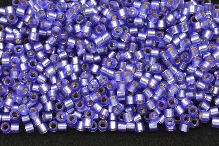 Бисер японский MIYUKI Delica цилиндр 10/0 DBM-0694 фиолетовый полуматовый, серебряная линия внутри, 5 грамм Бисер японский MIYUKI Delica цилиндр 10/0 DBM-0694 фиолетовый полуматовый, серебряная линия внутри, 5 грамм