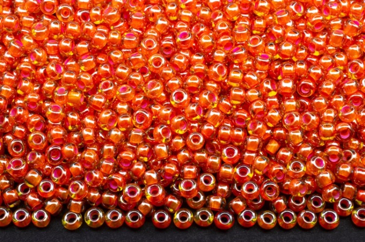 Бисер чешский PRECIOSA круглый 10/0 81016 янтарный прозрачный, оранжевая линия внутри, 20 грамм Бисер чешский PRECIOSA круглый 10/0 81016 янтарный прозрачный, оранжевая линия внутри, 20 грамм
