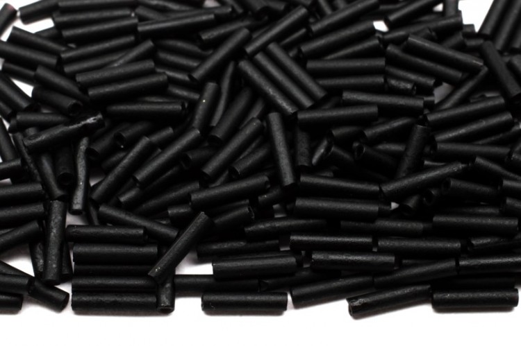 Бисер японский Miyuki Slender Bugle 1,3х6мм #0401F черный, матовый непрозрачный, 10 грамм Бисер японский Miyuki Slender Bugle 1,3х6мм #0401F черный, матовый непрозрачный, 10 грамм