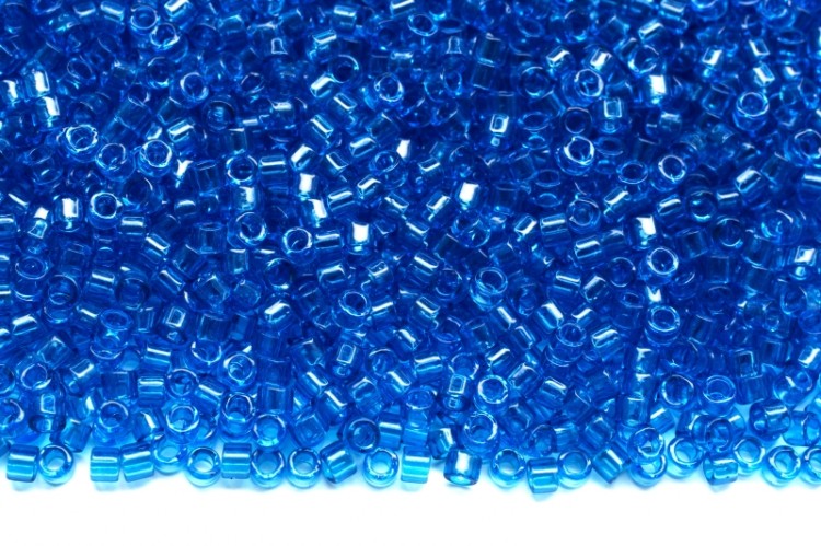 Бисер японский MIYUKI Delica цилиндр 11/0 DB-0714 синий капри, прозрачный, 5 грамм Бисер японский MIYUKI Delica цилиндр 11/0 DB-0714 синий капри, прозрачный, 5 грамм