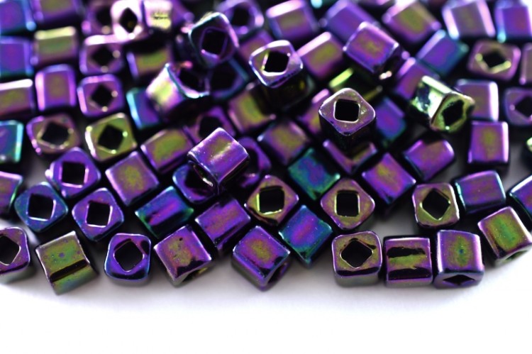 Бисер японский TOHO Cube кубический 4мм #0085 пурпурный, металлизированный ирис, 5 грамм Бисер японский TOHO Cube кубический 4мм #0085 пурпурный, металлизированный ирис, 5 грамм