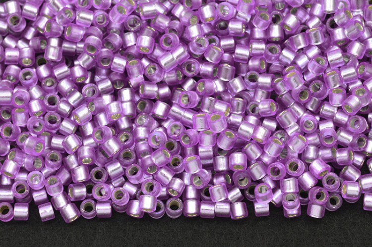 Бисер японский MIYUKI Delica цилиндр 10/0 DBM-0629 лавандовый алебастр, серебряная линия внутри, 5 грамм Бисер японский MIYUKI Delica цилиндр 10/0 DBM-0629 лавандовый алебастр, серебряная линия внутри, 5 грамм