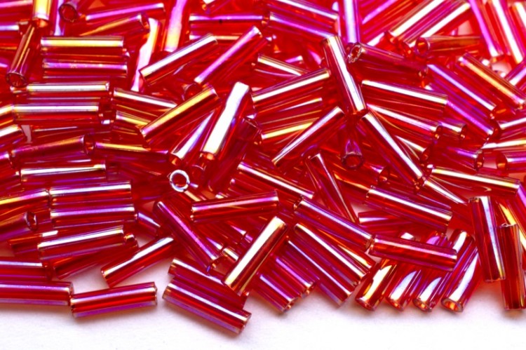 Бисер японский Miyuki Bugle стеклярус 6мм #0254 красный, радужный прозрачный, 10 грамм Бисер японский Miyuki Bugle стеклярус 6мм #0254 красный, радужный прозрачный, 10 грамм