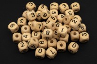 Бусины деревянные с цифрами 10х10мм, отверстие 3мм, цвет бежевый, 539-015, 1уп (96шт)