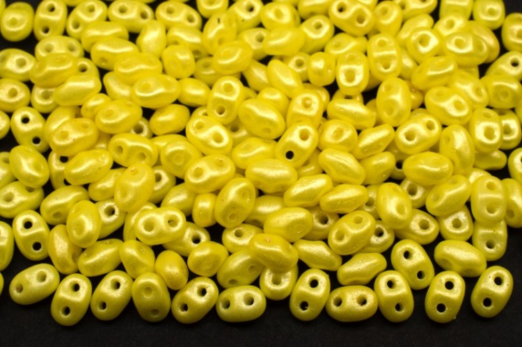 Бусины MiniDuo 2х4мм, отверстие 0,7мм, цвет 02010/24002 желтый непрозрачный жемчужный, 707-015, 5г (около 115шт) Бусины MiniDuo 2х4мм, отверстие 0,7мм, цвет 02010/24002 желтый непрозрачный жемчужный, 707-015, 5г (около 115шт)