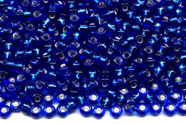 Бисер чешский PRECIOSA круглый 8/0 67300 синий, серебряная линия внутри, 50г Бисер чешский PRECIOSA круглый 8/0 67300 синий, серебряная линия внутри, 50г