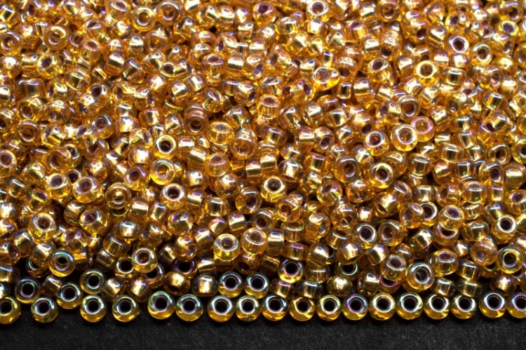 Бисер японский MIYUKI круглый 11/0 #1003 золотой, радужный, серебряная линия внутри, 10 грамм Бисер японский MIYUKI круглый 11/0 #1003 золотой, радужный, серебряная линия внутри, 10 грамм