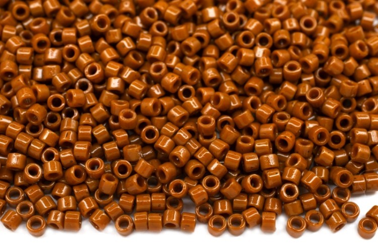 Бисер японский MIYUKI Delica цилиндр 11/0 DB-2109 коричневый, непрозрачный Duracoat, 5 грамм Бисер японский MIYUKI Delica цилиндр 11/0 DB-2109 коричневый, непрозрачный Duracoat, 5 грамм