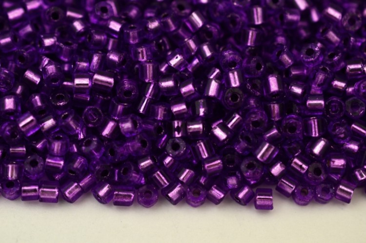 Бисер чешский PRECIOSA рубка 9/0 В2702 фиолетовый, серебряная линия внутри, 50г Бисер чешский PRECIOSA рубка 9/0 В2702 фиолетовый, серебряная линия внутри, 50г