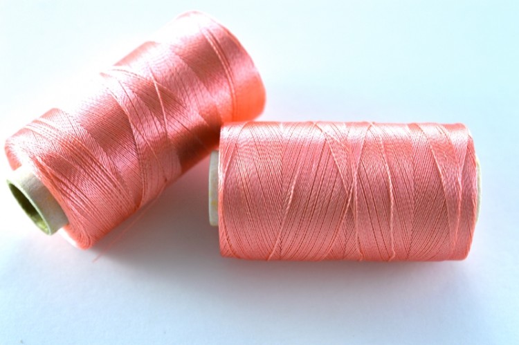 Нитки Doli для кистей и вышивки, цвет 0121 розовый, 100% вискоза, 500м, 1шт Нитки Doli для кистей и вышивки, цвет 0121 розовый, 100% вискоза, 500м, 1шт