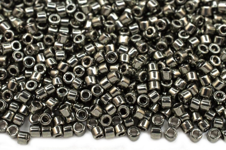 Бисер японский MIYUKI Delica цилиндр 11/0 DB-0452 хаки, гальванизированный, 5 грамм Бисер японский MIYUKI Delica цилиндр 11/0 DB-0452 хаки, гальванизированный, 5 грамм