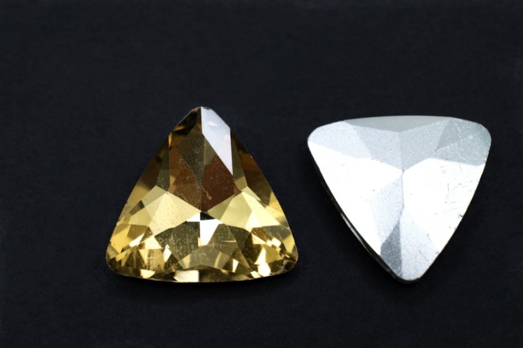 Кристалл Треугольник 23мм, цвет коричневый, стекло, 26-105, 2шт Кристалл Треугольник 23мм, цвет коричневый, стекло, 26-105, 2шт