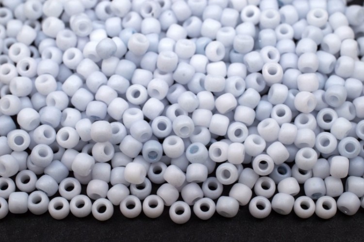 Бисер японский TOHO круглый 11/0 #0767 светло-серый матовый, непрозрачный пастель, 10 грамм Бисер японский TOHO круглый 11/0 #0767 светло-серый матовый, непрозрачный пастель, 10 грамм