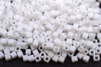 Бисер японский Miyuki Cube кубический 1,8мм #0402FR белый, матовый радужный, 10 грамм
