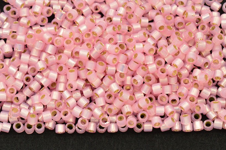 Бисер японский MIYUKI Delica цилиндр 10/0 DBM-0624 светло-розовый алебастр, серебряная линия внутри, 5 грамм Бисер японский MIYUKI Delica цилиндр 10/0 DBM-0624 светло-розовый алебастр, серебряная линия внутри, 5 грамм