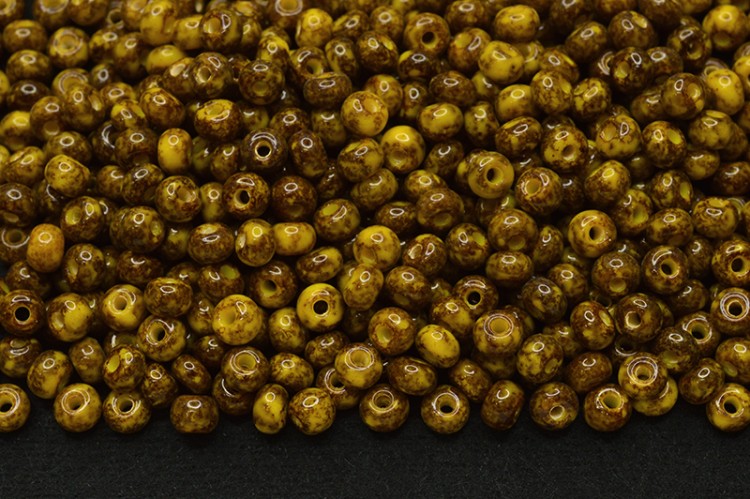 Бисер чешский PRECIOSA круглый 6/0 89110 желто-коричневый непрозрачный травертин, 50г Бисер чешский PRECIOSA круглый 6/0 89110 желто-коричневый непрозрачный травертин, 50г