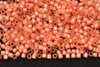 Бисер японский MIYUKI Delica цилиндр 10/0 DBM-0622 персиковый алебастр, серебряная линия внутри, 5 грамм