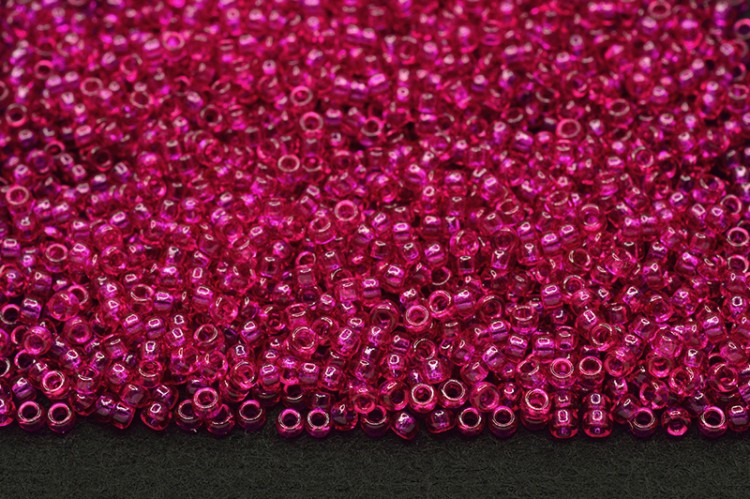 Бисер японский MIYUKI круглый 15/0 #1406 малина, прозрачный, 10 грамм Бисер японский MIYUKI круглый 15/0 #1406 малина, прозрачный, 10 грамм