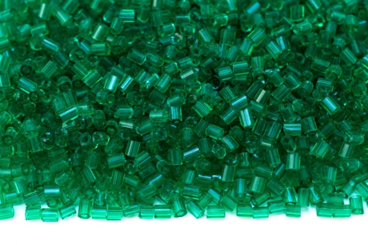 Бисер китайский рубка размер 11/0, цвет 0020А зеленый прозрачный, 450г Бисер китайский рубка размер 11/0, цвет 0020А зеленый прозрачный, 450г