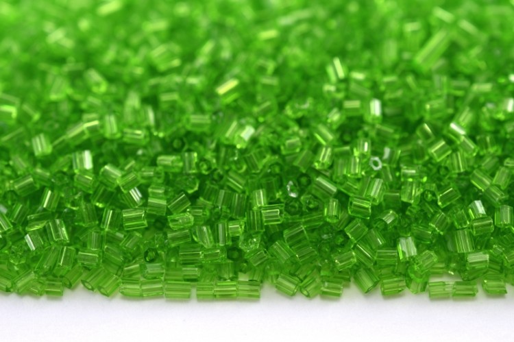 Бисер китайский рубка размер 11/0, цвет 0019А зеленый прозрачный, 450г Бисер китайский рубка размер 11/0, цвет 0019А зеленый прозрачный, 450г