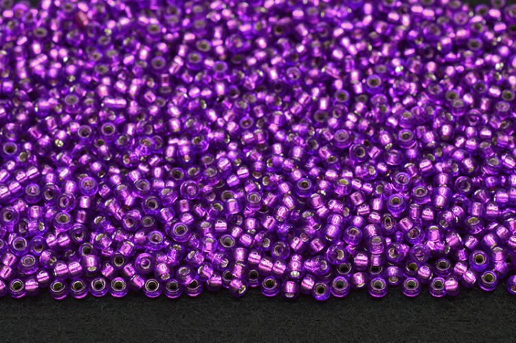 Бисер японский MIYUKI круглый 15/0 #1344 фиолетовый, серебряная линия внутри, 10 грамм Бисер японский MIYUKI круглый 15/0 #1344 фиолетовый, серебряная линия внутри, 10 грамм