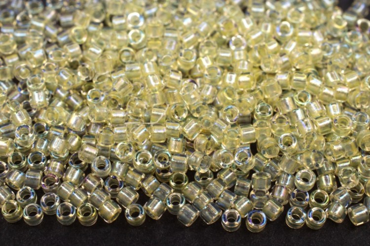 Бисер японский MIYUKI Delica цилиндр 11/0 DB-1676 желтый радужный, прозрачный, 5 грамм Бисер японский MIYUKI Delica цилиндр 11/0 DB-1676 желтый радужный, прозрачный, 5 грамм