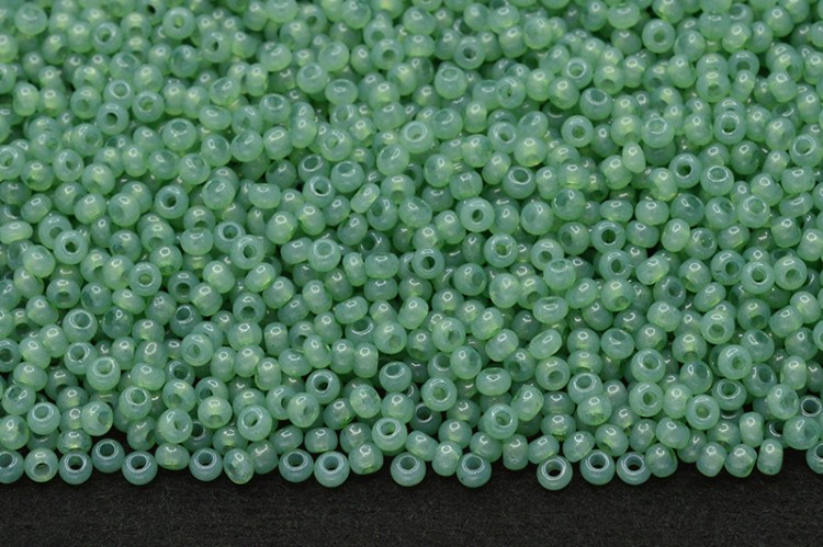 Бисер чешский PRECIOSA круглый 10/0 02662 зеленый полупрозрачный, 1 сорт, 50г Бисер чешский PRECIOSA круглый 10/0 02662 зеленый полупрозрачный, 1 сорт, 50г