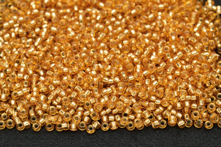 Бисер японский MIYUKI круглый 15/0 #0004 темное золото, серебряная линия внутри, 10 грамм Бисер японский MIYUKI круглый 15/0 #0004 темное золото, серебряная линия внутри, 10 грамм