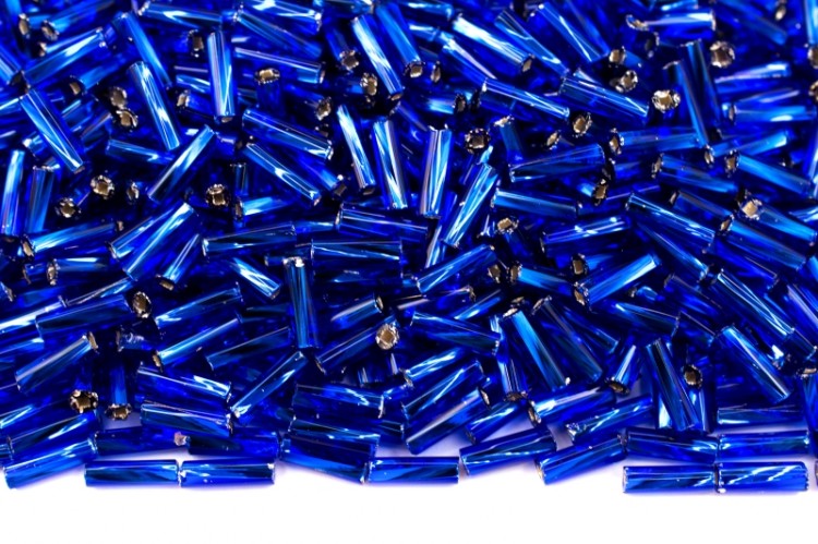 Бисер чешский PRECIOSA стеклярус 67300 7мм витой синий, серебряная линия внутри, 50г Бисер чешский PRECIOSA стеклярус 67300 7мм витой синий, серебряная линия внутри, 50г