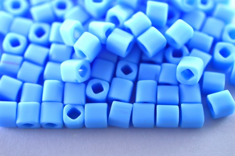 Бисер японский TOHO Cube кубический 4мм #0043F голубая бирюза, матовый непрозрачный, 5 грамм Бисер японский TOHO Cube кубический 4мм #0043F голубая бирюза, матовый непрозрачный, 5 грамм