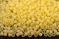 Бисер японский TOHO круглый 11/0 #0142F банановый крем, матовый цейлон, 10 грамм
