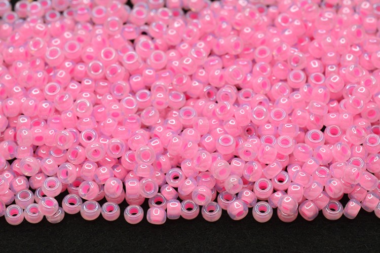 Бисер японский MIYUKI круглый 11/0 #0518 хрусталь/розовый, окрашенный изнутри, 10 грамм Бисер японский MIYUKI круглый 11/0 #0518 хрусталь/розовый, окрашенный изнутри, 10 грамм