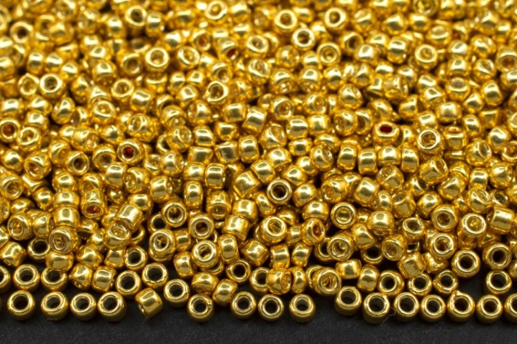 Бисер японский TOHO круглый 15/0 #0557 звездный свет, гальванизированный, 10 грамм Бисер японский TOHO круглый 15/0 #0557 звездный свет, гальванизированный, 10 грамм