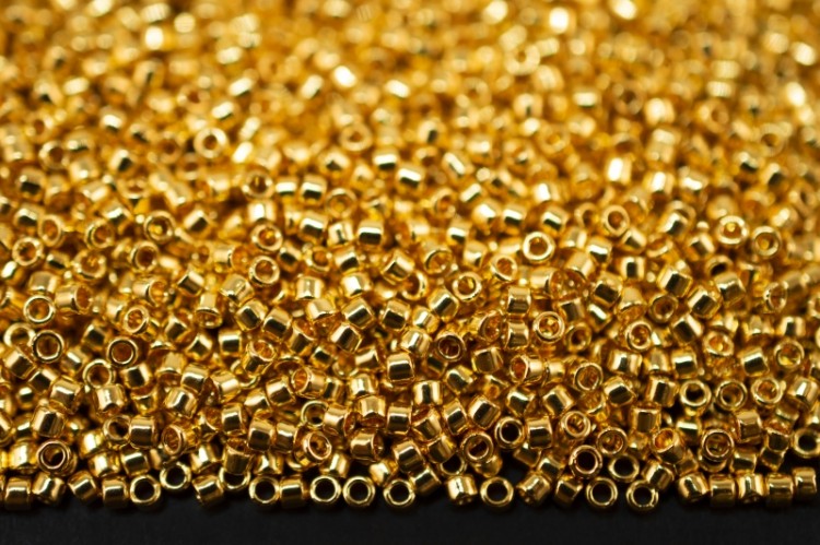 Бисер японский TOHO Treasure цилиндрический 11/0 #0712 золото 24К снаружи, 5 грамм Бисер японский TOHO Treasure цилиндрический 11/0 #0712 золото 24К снаружи, 5 грамм