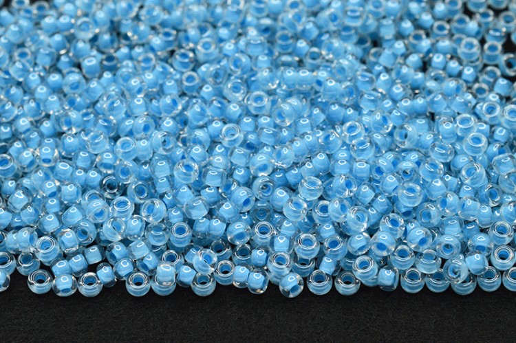 Бисер японский MIYUKI круглый 11/0 #0221 хрусталь/небесный голубой, окрашенный изнутри, 10 грамм Бисер японский MIYUKI круглый 11/0 #0221 хрусталь/небесный голубой, окрашенный изнутри, 10 грамм