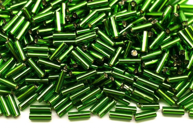 Бисер чешский PRECIOSA стеклярус 57120 7мм зеленый, серебряная линия внутри, 50г Бисер чешский PRECIOSA стеклярус 57120 7мм зеленый, серебряная линия внутри, 50г