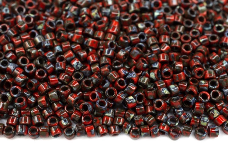 Бисер японский MIYUKI Delica цилиндр 11/0 DB-2263 гранатовый красный, пикассо, 5 грамм Бисер японский MIYUKI Delica цилиндр 11/0 DB-2263 гранатовый красный, пикассо, 5 грамм