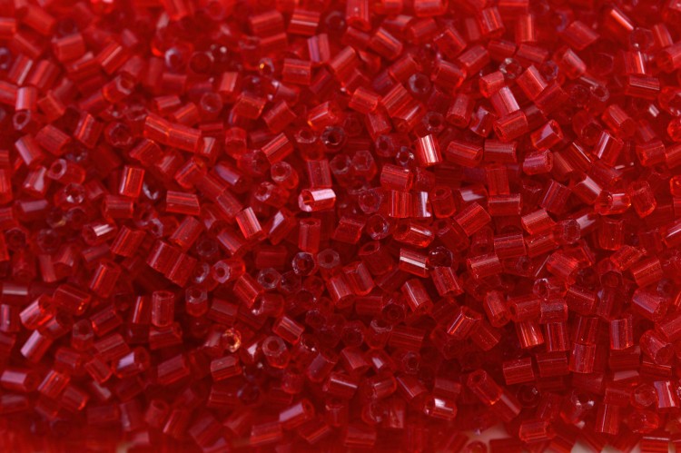 Бисер китайский рубка размер 11/0, цвет 0005 красный прозрачный, 450г Бисер китайский рубка размер 11/0, цвет 0005 красный прозрачный, 450г