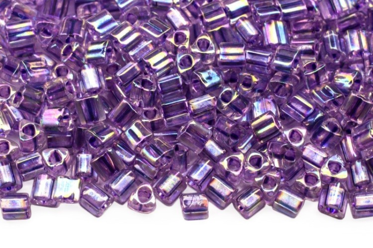 Бисер японский TOHO Triangle треугольный 11/0 #0788 хрусталь/танзанит радужный, окрашенный изнутри, 5 грамм Бисер японский TOHO Triangle треугольный 11/0 #0788 хрусталь/танзанит радужный, окрашенный изнутри, 5 грамм