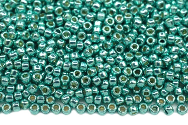 Бисер японский TOHO круглый 15/0 #PF0578 бирюза, Permanent Finish гальванизированный, 10 грамм Бисер японский TOHO круглый 15/0 #PF0578 бирюза, Permanent Finish гальванизированный, 10 грамм