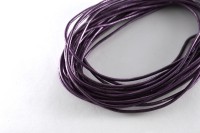 Шнур кожаный 2мм, цвет фиолетовый перламутр (окрашен неравномерно), 51-009, 1 метр
