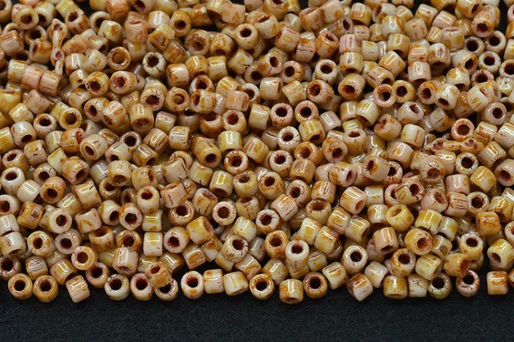 Бисер чешский Matubo цилиндр 10/0 03000/86805 кремовый травертин, 5 грамм Бисер чешский Matubo цилиндр 10/0 03000/86805 кремовый травертин, 5 грамм